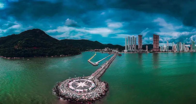 Las playas de Santa Catarina en Brasil 10 razones para invertir en bienes raíces. Camboriú