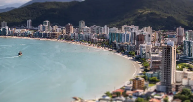 Las playas de Santa Catarina en Brasil 10 razones para invertir en bienes raíces. Itapema